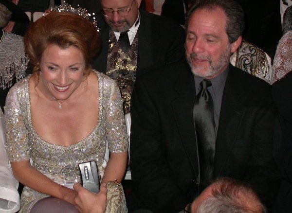 Jane Seymour and Stephen Simon chat with a reporter